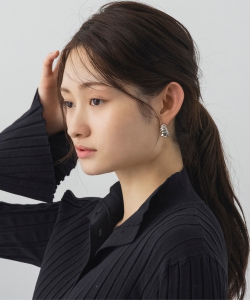 AJUGA.(アジュガ)の「ツイストメタルフープピアス(ピアス(両耳用)・レディース・シルバー・ONE SIZE)」の6枚目の写真