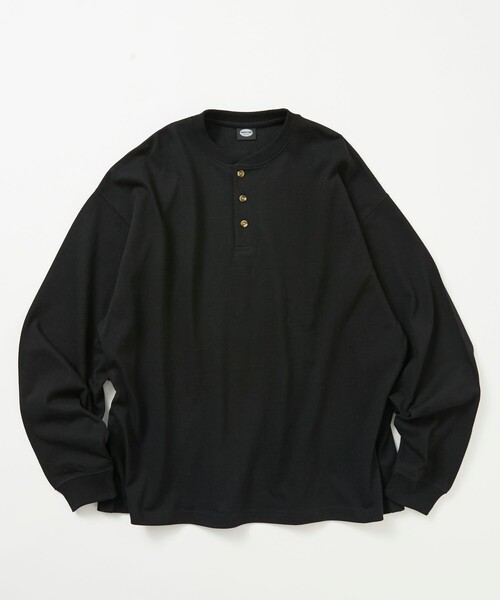 FREAK'S STORE(フリークスストア)の「限定展開 9オンス Heavyweight ビッグシルエット ヘンリーネック ロングスリーブTシャツ/ヘビーウェイト/ロンTEE(Tシャツ/カットソー・メンズ・ブラック/アッシュグレー/ホワイト/スミクロ・LARGE/SMALL/MEDIUM)」の2枚目の写真