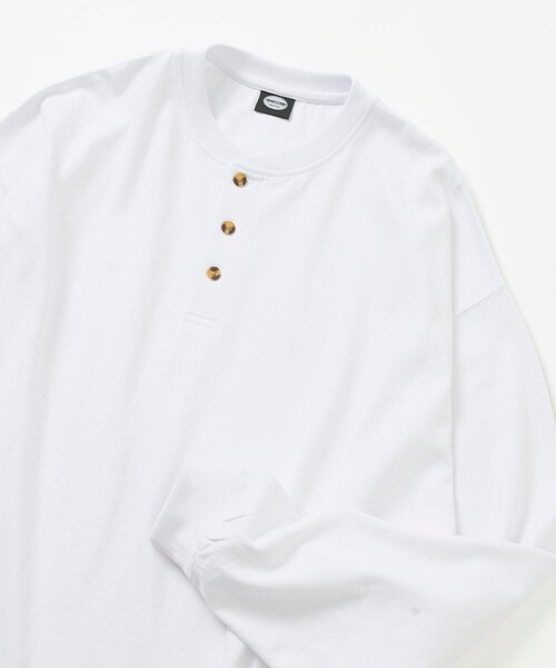 FREAK'S STORE(フリークスストア)の「限定展開 9オンス Heavyweight ビッグシルエット ヘンリーネック ロングスリーブTシャツ/ヘビーウェイト/ロンTEE(Tシャツ/カットソー・メンズ・ブラック/アッシュグレー/ホワイト/スミクロ・LARGE/SMALL/MEDIUM)」の6枚目の写真