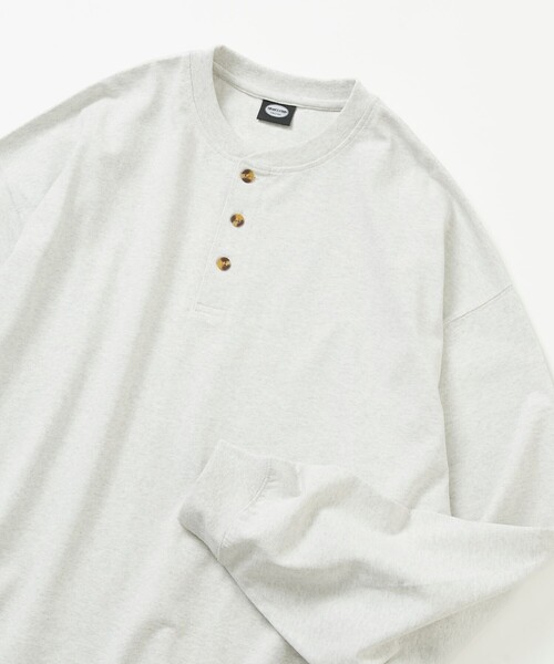 FREAK'S STORE(フリークスストア)の「限定展開 9オンス Heavyweight ビッグシルエット ヘンリーネック ロングスリーブTシャツ/ヘビーウェイト/ロンTEE(Tシャツ/カットソー・メンズ・ブラック/アッシュグレー/ホワイト/スミクロ・LARGE/SMALL/MEDIUM)」の9枚目の写真