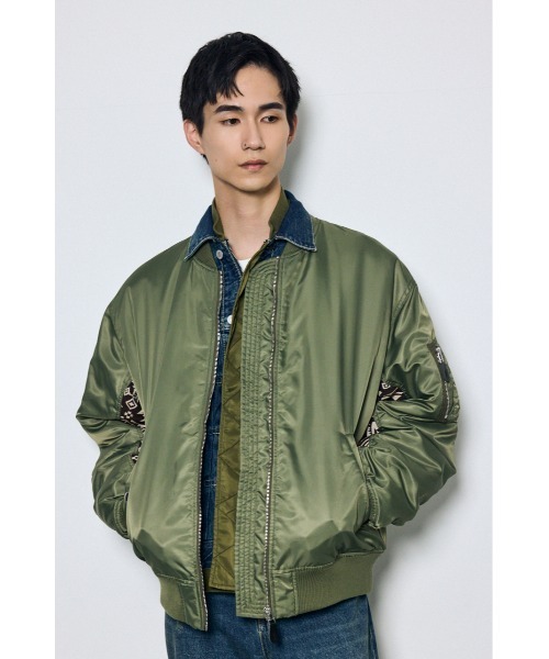 AZUL by moussy(アズールバイマウジー)の「袖柄切り替えMA-1 秋服 冬服 フライトジャケット(ブルゾン・メンズ・ブラック/カーキ・LARGE/MEDIUM)」の12枚目の写真