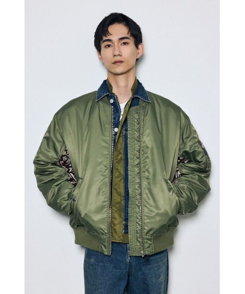 AZUL by moussy(アズールバイマウジー)の「袖柄切り替えMA-1 秋服 冬服 フライトジャケット(ブルゾン・メンズ・ブラック/カーキ・LARGE/MEDIUM)」の13枚目の写真