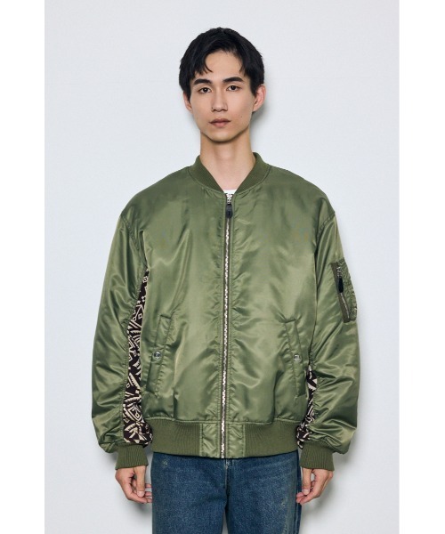 AZUL by moussy(アズールバイマウジー)の「袖柄切り替えMA-1 秋服 冬服 フライトジャケット(ブルゾン・メンズ・ブラック/カーキ・LARGE/MEDIUM)」の17枚目の写真