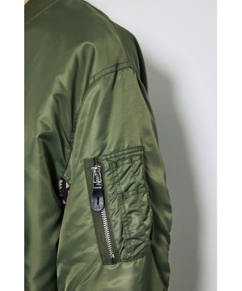 AZUL by moussy(アズールバイマウジー)の「袖柄切り替えMA-1 秋服 冬服 フライトジャケット(ブルゾン・メンズ・ブラック/カーキ・LARGE/MEDIUM)」の21枚目の写真