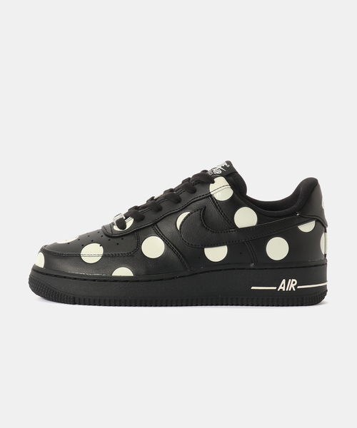 NIKE(ナイキ)の「NIKE WMNS AIR FORCE 1 '07 IR8647-001(スニーカー・レディース・ブラック・24cm/23.5cm/23cm/22.5cm/25cm/24.5cm)」の1枚目の写真