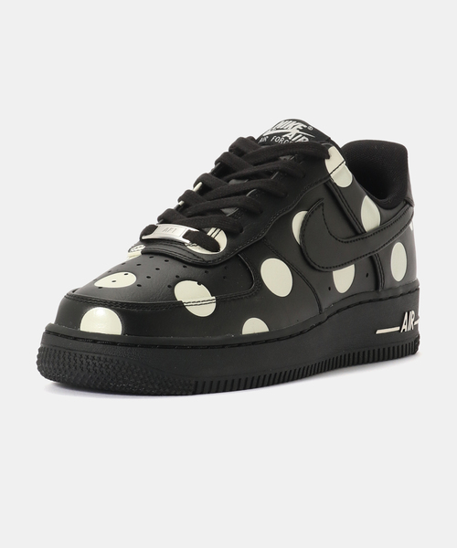NIKE(ナイキ)の「NIKE WMNS AIR FORCE 1 '07 IR8647-001(スニーカー・レディース・ブラック・24cm/23.5cm/23cm/22.5cm/25cm/24.5cm)」の2枚目の写真