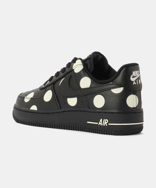 NIKE(ナイキ)の「NIKE WMNS AIR FORCE 1 '07 IR8647-001(スニーカー・レディース・ブラック・24cm/23.5cm/23cm/22.5cm/25cm/24.5cm)」の3枚目の写真