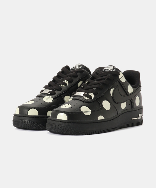 NIKE(ナイキ)の「NIKE WMNS AIR FORCE 1 '07 IR8647-001(スニーカー・レディース・ブラック・24cm/23.5cm/23cm/22.5cm/25cm/24.5cm)」の7枚目の写真