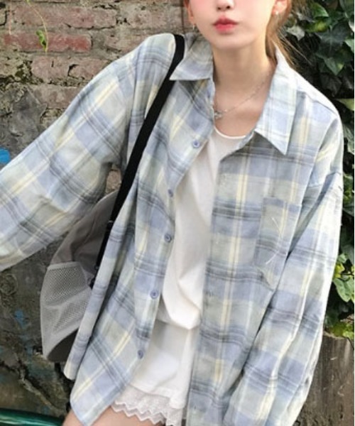 &soiree(アンドソワレ)の「ビックシルエットアソート柄シャツ(シャツ/ブラウス・レディース・ブルー/ブルー系その他3/ブルー系その他4/ブルー系その他2/ピンク・MEDIUM/LARGE/X-LARGE)」の7枚目の写真