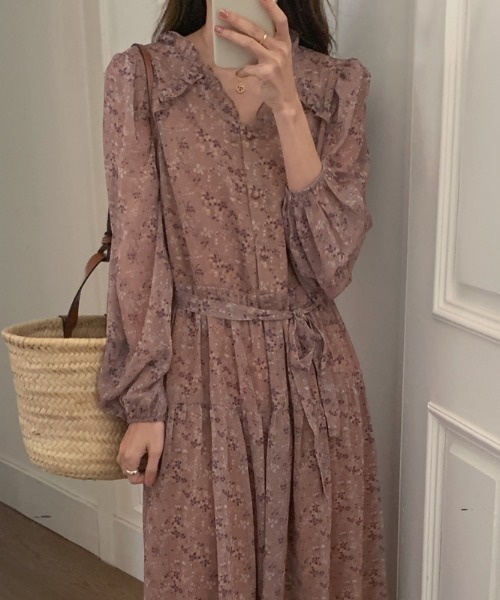 AMAJI(アマジ)の「Vネック フリル 花柄 ボウタイ長袖ワンピース(ワンピース・レディース・ホワイト/ライトピンク・FREE)」の3枚目の写真