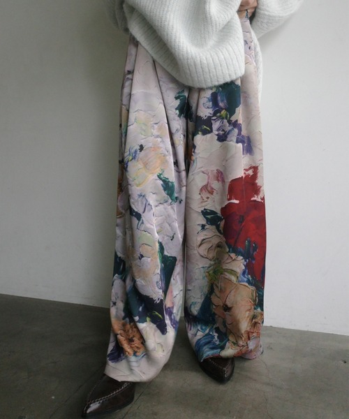 Ameri(アメリ)の「UND WHIPPED FLOWER PANTS(その他パンツ・レディース・アイボリー/ブラック/ベージュ・MEDIUM/SMALL)」の3枚目の写真