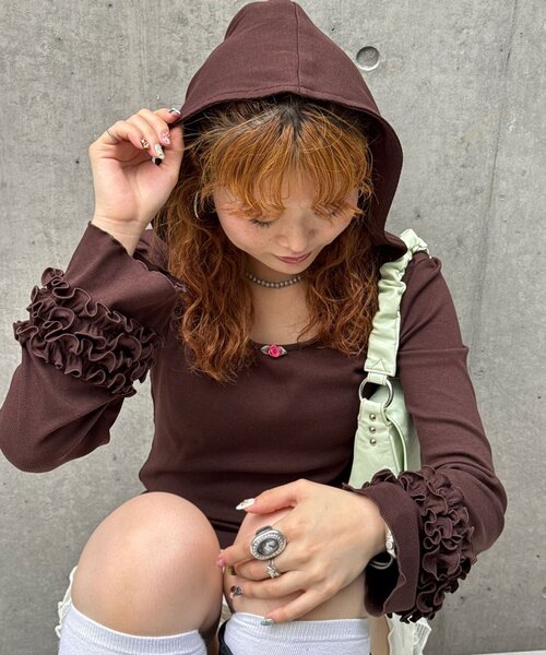 CIAOPANIC(チャオパニック)の「フリルスリーブテレコフードトップス(Tシャツ/カットソー・レディース・ピンク/アイボリー/ブラウン/グレー・ONE SIZE)」の3枚目の写真