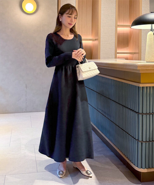 KOBE LETTUCE（コウベレタス）の「[ 岡部あゆみさんコラボ ] 前後2way長袖ニットワンピース（ワンピース・レディース・ブラック×ホワイト/ネイビー/アイボリー系/ブラック・M）」の4枚目の写真