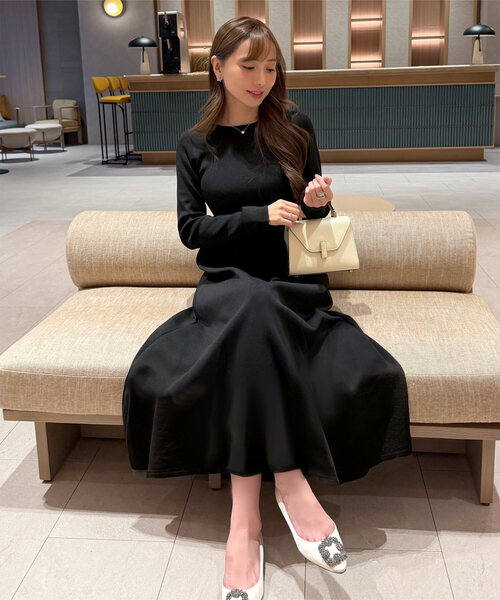 KOBE LETTUCE（コウベレタス）の「[ 岡部あゆみさんコラボ ] 前後2way長袖ニットワンピース（ワンピース・レディース・ブラック×ホワイト/ネイビー/アイボリー系/ブラック・M）」の2枚目の写真