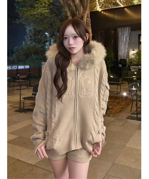 Darich(ダーリッチ)の「インフィニティロゴケーブルニットセットアップ(セットアップ・レディース・ホワイト/ブラック/ベージュ/ライトグレー/ピンク・FREE/FL)」の4枚目の写真