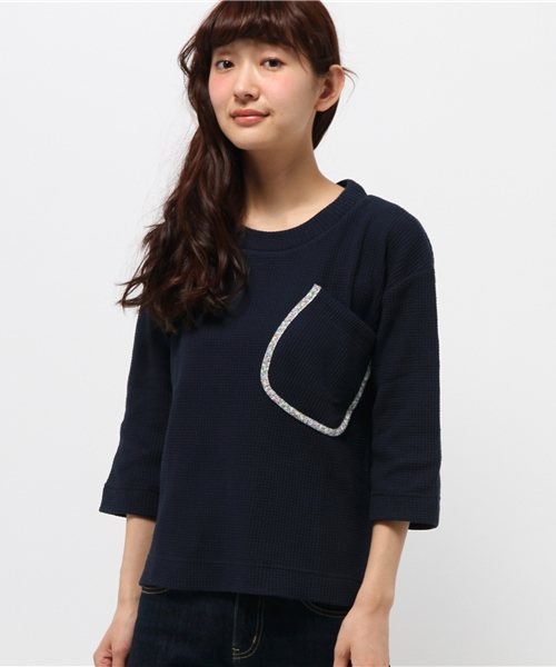 POU DOU DOU（プードゥドゥ）の「花柄パイピングポケットプルオーバー（Tシャツ/カットソー・レディース・ピンク/アイボリー/ネイビー・3）」の3枚目の写真