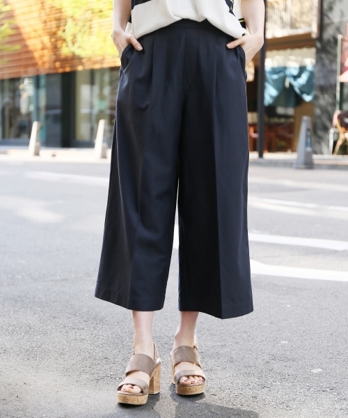 GLOBAL WORK(グローバルワーク)の「【吸水速乾・接触冷感】リンクルワイドパンツ/734318(その他パンツ・レディース・ライトグレー/ベージュ/ネイビー/ブラック/ブラウン・SMALL/LARGE/MEDIUM)」の5枚目の写真