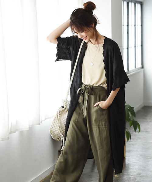 Luz Llena（ラズレナ）の「幾何学柄刺繍スカラップガウン（カーディガン/ボレロ・レディース・ブラック/オレンジ・MEDIUM）」の2枚目の写真