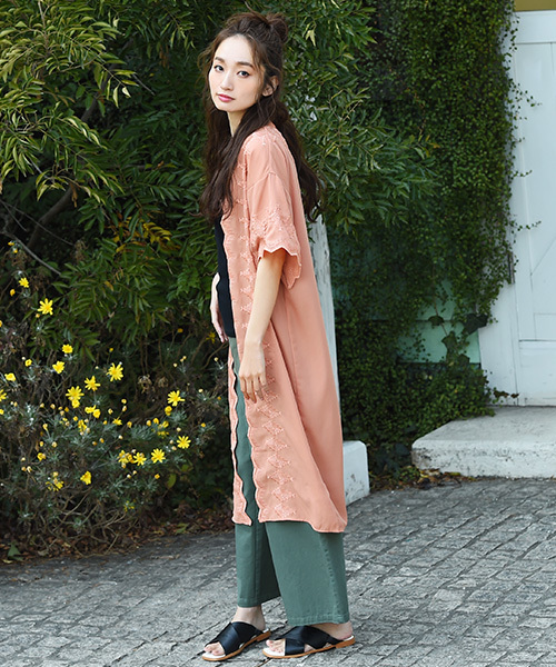 Luz Llena（ラズレナ）の「幾何学柄刺繍スカラップガウン（カーディガン/ボレロ・レディース・ブラック/オレンジ・MEDIUM）」の11枚目の写真