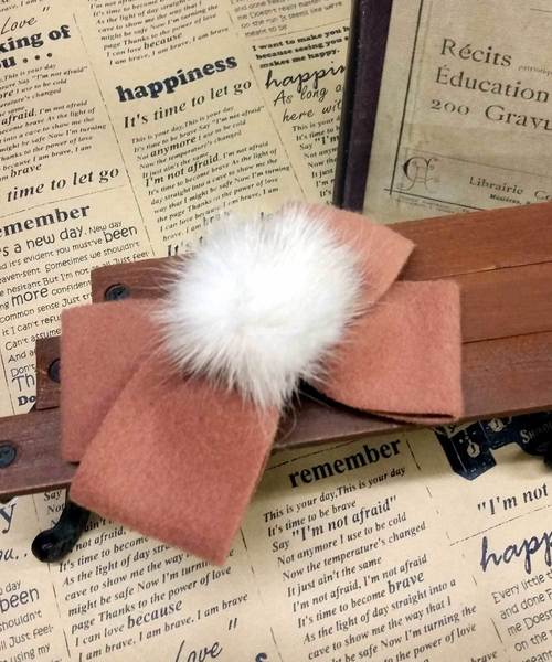 lala Born（ララボーン）の「ミンクファーポンポンヘアピン（バレッタ/ヘアクリップ・レディース・キャメル/ブラック/ピンク/ブラウン/グレー・FREE）」の5枚目の写真