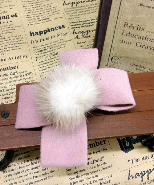 lala Born（ララボーン）の「ミンクファーポンポンヘアピン（バレッタ/ヘアクリップ・レディース・キャメル/ブラック/ピンク/ブラウン/グレー・FREE）」の2枚目の写真