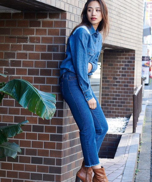 Calvin Klein Jeans（カルヴァンクラインジーンズ）の「ウェスタンデニムシャツ（シャツ/ブラウス・レディース・ブルー・MEDIUM/LARGE/SMALL/X-SMALL）」の4枚目の写真