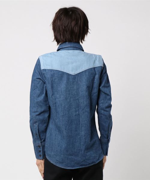 Calvin Klein Jeans（カルヴァンクラインジーンズ）の「ウェスタンデニムシャツ（シャツ/ブラウス・レディース・ブルー・MEDIUM/LARGE/SMALL/X-SMALL）」の2枚目の写真