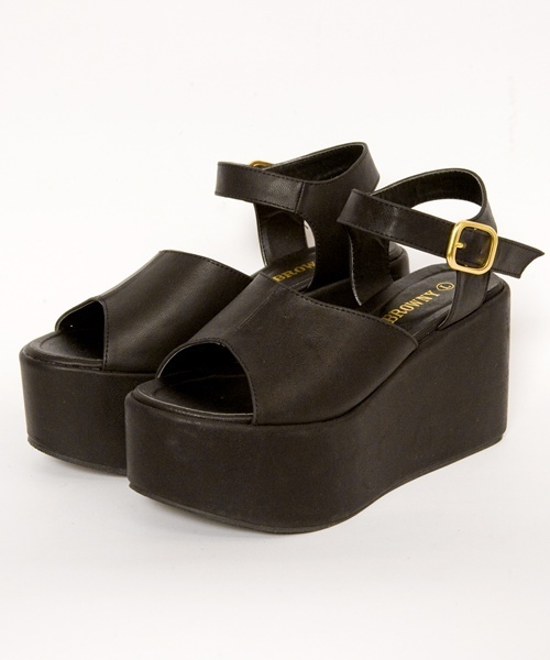 WEGO（ウィゴー）の「WEGO/フェイクレザー厚底ウェッジサンダル（サンダル・レディース・ブラック/ブラック系その他/ブラウン/ホワイト・23.5/24.5）」の7枚目の写真