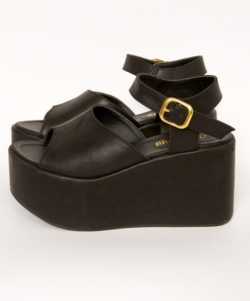 WEGO（ウィゴー）の「WEGO/フェイクレザー厚底ウェッジサンダル（サンダル・レディース・ブラック/ブラック系その他/ブラウン/ホワイト・23.5/24.5）」の8枚目の写真