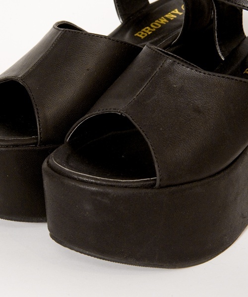 WEGO（ウィゴー）の「WEGO/フェイクレザー厚底ウェッジサンダル（サンダル・レディース・ブラック/ブラック系その他/ブラウン/ホワイト・23.5/24.5）」の11枚目の写真