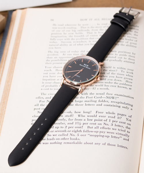 VIBGYOR(ヴィブジョー)の「【VIBGYOR BY AS】WCWwatch (MAN)(アナログ腕時計・レディース・ブラウン/キャメル/ブラック/ブラック系その他2/ブラック系その他/ブラック×ブラック・FREE)」の2枚目の写真