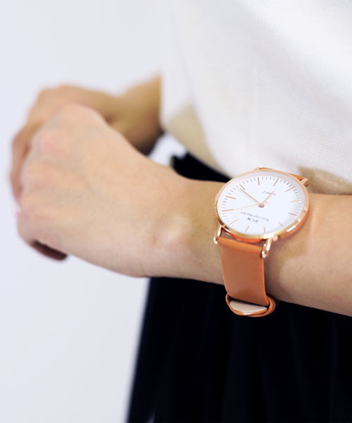 VIBGYOR(ヴィブジョー)の「【VIBGYOR BY AS】WCWwatch (MAN)(アナログ腕時計・レディース・ブラウン/キャメル/ブラック/ブラック系その他2/ブラック系その他/ブラック×ブラック・FREE)」の13枚目の写真
