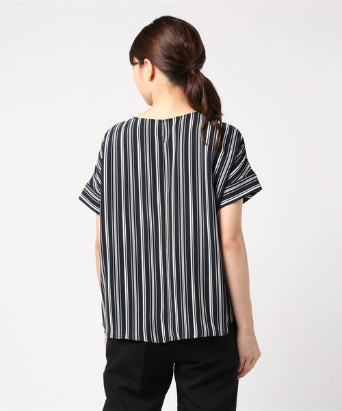 A/C DESIGN BY ALPHA CUBIC（エーシーデザインバイアルファキュービック）の「Vネックストライプブラウス（シャツ/ブラウス・レディース・オフホワイト/ブルー/ライトグレー/ネイビー・9号/11号）」の6枚目の写真