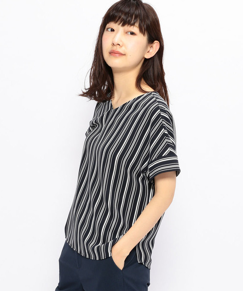 A/C DESIGN BY ALPHA CUBIC（エーシーデザインバイアルファキュービック）の「Vネックストライプブラウス（シャツ/ブラウス・レディース・オフホワイト/ブルー/ライトグレー/ネイビー・9号/11号）」の4枚目の写真