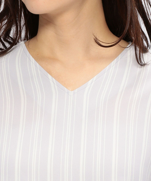 A/C DESIGN BY ALPHA CUBIC（エーシーデザインバイアルファキュービック）の「Vネックストライプブラウス（シャツ/ブラウス・レディース・オフホワイト/ブルー/ライトグレー/ネイビー・9号/11号）」の7枚目の写真