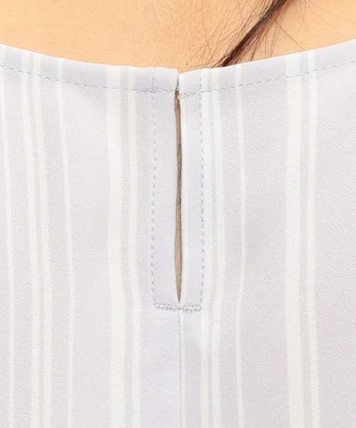 A/C DESIGN BY ALPHA CUBIC（エーシーデザインバイアルファキュービック）の「Vネックストライプブラウス（シャツ/ブラウス・レディース・オフホワイト/ブルー/ライトグレー/ネイビー・9号/11号）」の12枚目の写真