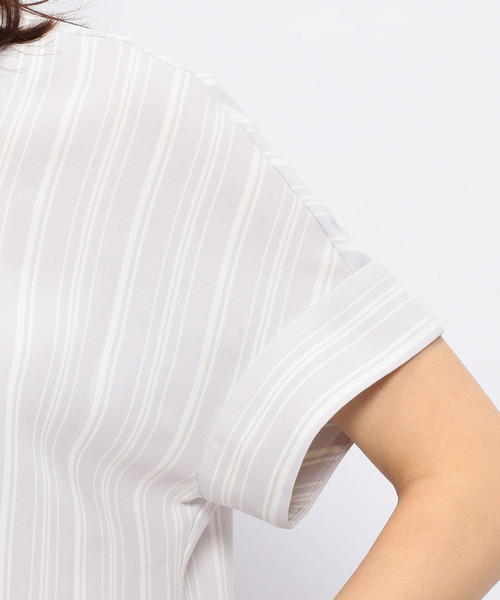 A/C DESIGN BY ALPHA CUBIC（エーシーデザインバイアルファキュービック）の「Vネックストライプブラウス（シャツ/ブラウス・レディース・オフホワイト/ブルー/ライトグレー/ネイビー・9号/11号）」の14枚目の写真