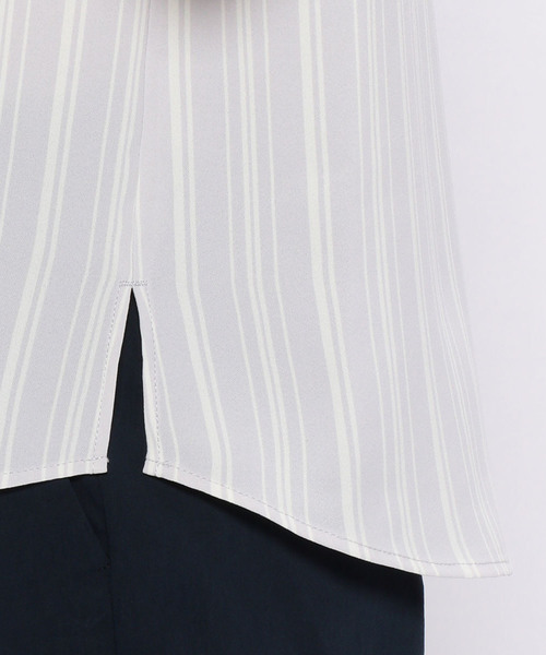 A/C DESIGN BY ALPHA CUBIC（エーシーデザインバイアルファキュービック）の「Vネックストライプブラウス（シャツ/ブラウス・レディース・オフホワイト/ブルー/ライトグレー/ネイビー・9号/11号）」の13枚目の写真