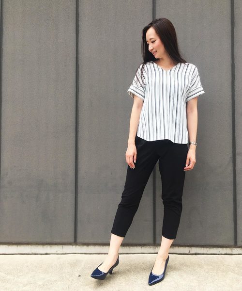 A/C DESIGN BY ALPHA CUBIC（エーシーデザインバイアルファキュービック）の「Vネックストライプブラウス（シャツ/ブラウス・レディース・オフホワイト/ブルー/ライトグレー/ネイビー・9号/11号）」の17枚目の写真