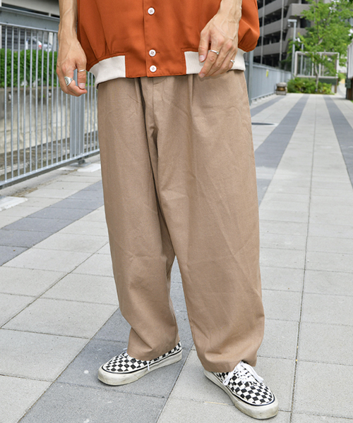 kutir（クティール）の「リネン１タックパンツセットアップ（その他パンツ・メンズ・ベージュ/オフホワイト・SMALL/MEDIUM）」の2枚目の写真