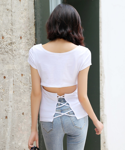 OSYAREVO(オシャレボ)の「バックオープンベーシックTシャツ(Tシャツ/カットソー・レディース・ブラック/ホワイト・SMALL/MEDIUM/LARGE)」の3枚目の写真