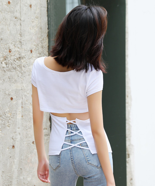 OSYAREVO(オシャレボ)の「バックオープンベーシックTシャツ(Tシャツ/カットソー・レディース・ブラック/ホワイト・SMALL/MEDIUM/LARGE)」の4枚目の写真