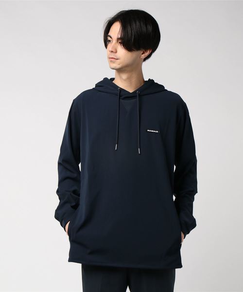 1piu1uguale3 RELAX（ウノピュウノウグァーレトレリラックス）の「1PIU1UGUALE3 RELAX(ウノピゥウノウグァーレトレ)4WAYストレッチラインロゴプルフーディ（パーカー・メンズ・ブラック/ネイビー・S/M/L/XL/XXL）」の6枚目の写真