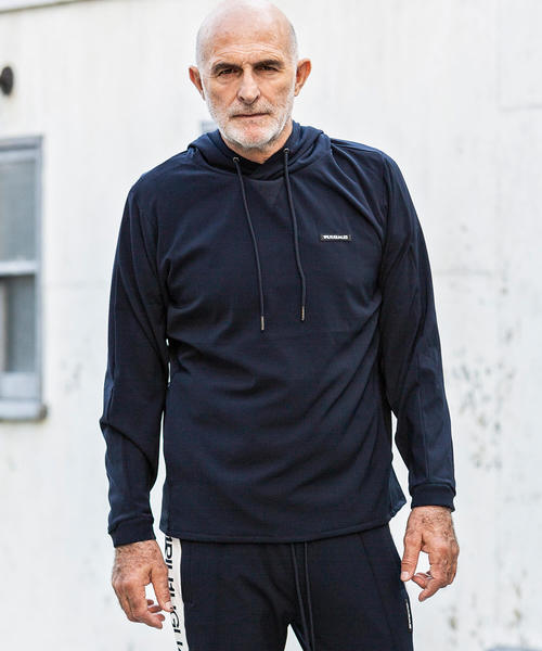 1piu1uguale3 RELAX（ウノピュウノウグァーレトレリラックス）の「1PIU1UGUALE3 RELAX(ウノピゥウノウグァーレトレ)4WAYストレッチラインロゴプルフーディ（パーカー・メンズ・ブラック/ネイビー・S/M/L/XL/XXL）」の9枚目の写真
