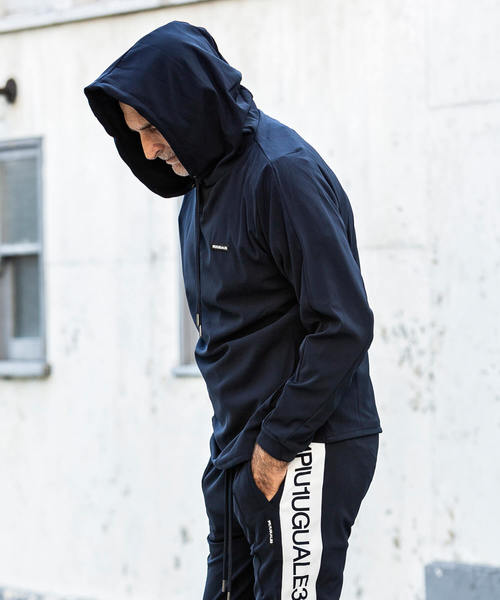 1piu1uguale3 RELAX（ウノピュウノウグァーレトレリラックス）の「1PIU1UGUALE3 RELAX(ウノピゥウノウグァーレトレ)4WAYストレッチラインロゴプルフーディ（パーカー・メンズ・ブラック/ネイビー・S/M/L/XL/XXL）」の10枚目の写真