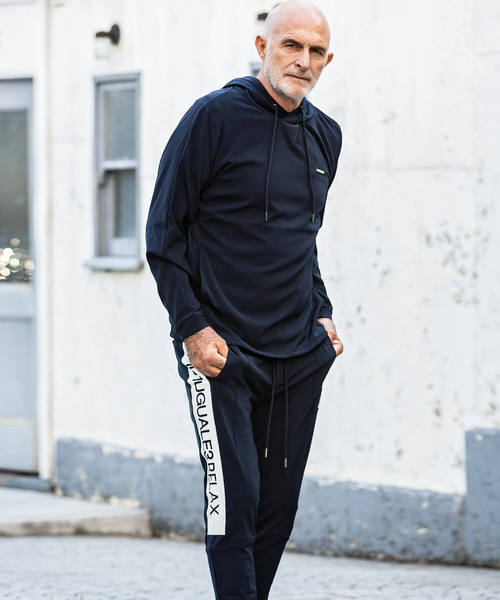 1piu1uguale3 RELAX（ウノピュウノウグァーレトレリラックス）の「1PIU1UGUALE3 RELAX(ウノピゥウノウグァーレトレ)4WAYストレッチラインロゴプルフーディ（パーカー・メンズ・ブラック/ネイビー・S/M/L/XL/XXL）」の13枚目の写真