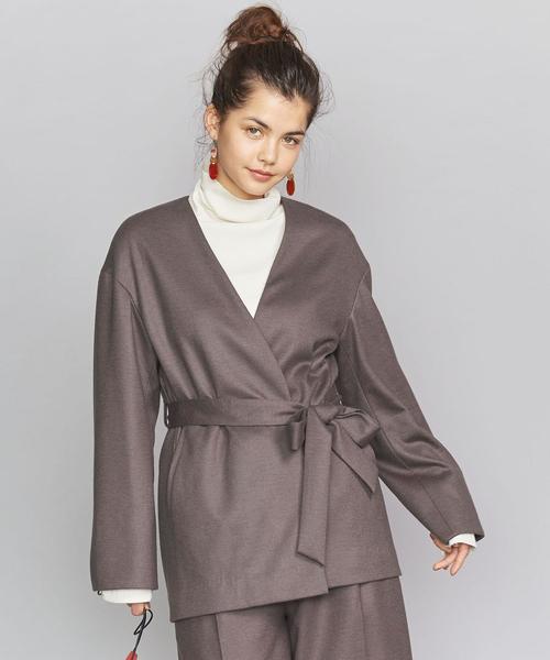 BEAUTY&YOUTH UNITED ARROWS（ビューティーアンドユースユナイテッドアローズ）の「BY スムースカラーレスベルトジャケットо（ノーカラージャケット・レディース・ベージュ/モカ・MEDIUM/SMALL）」の2枚目の写真