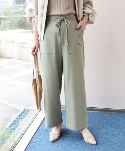 andme（アンドミー）の「きれいめツイル美脚ウエストドロストワイドパンツ（スラックス・レディース・ブラック/オフホワイト/モカ/ベージュ系その他/ネイビー/ダークカーキ/ベージュ系その他2/ラベンダー/テラコッタ/ライトカーキ/ベージュ系その他3/ブルー・S/M/L/XL）」の8枚目の写真