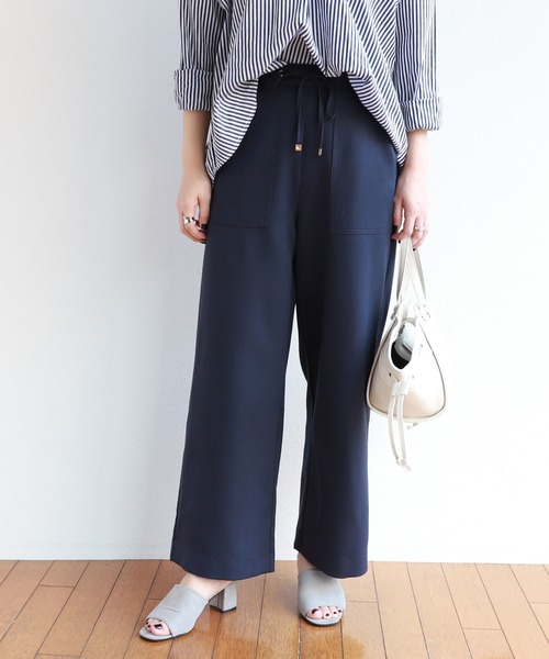 andme（アンドミー）の「きれいめツイル美脚ウエストドロストワイドパンツ（スラックス・レディース・ブラック/オフホワイト/モカ/ベージュ系その他/ネイビー/ダークカーキ/ベージュ系その他2/ラベンダー/テラコッタ/ライトカーキ/ベージュ系その他3/ブルー・S/M/L/XL）」の10枚目の写真