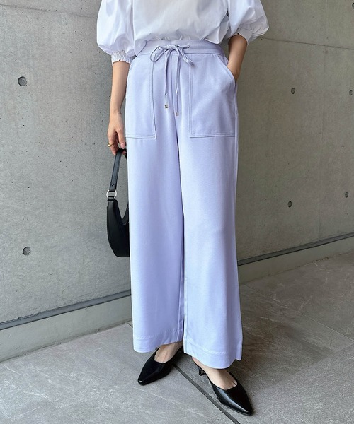 andme（アンドミー）の「きれいめツイル美脚ウエストドロストワイドパンツ（スラックス・レディース・ブラック/オフホワイト/モカ/ベージュ系その他/ネイビー/ダークカーキ/ベージュ系その他2/ラベンダー/テラコッタ/ライトカーキ/ベージュ系その他3/ブルー・S/M/L/XL）」の13枚目の写真